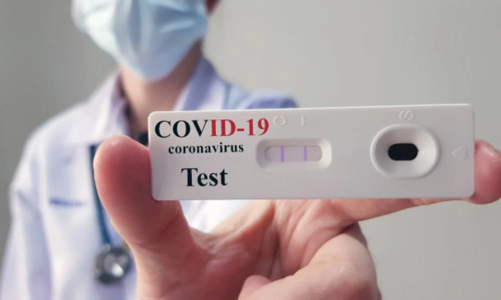Rapid test στις γειτονιές της Αθήνας – Εκτός λειτουργίας 114 σχολικές μονάδες